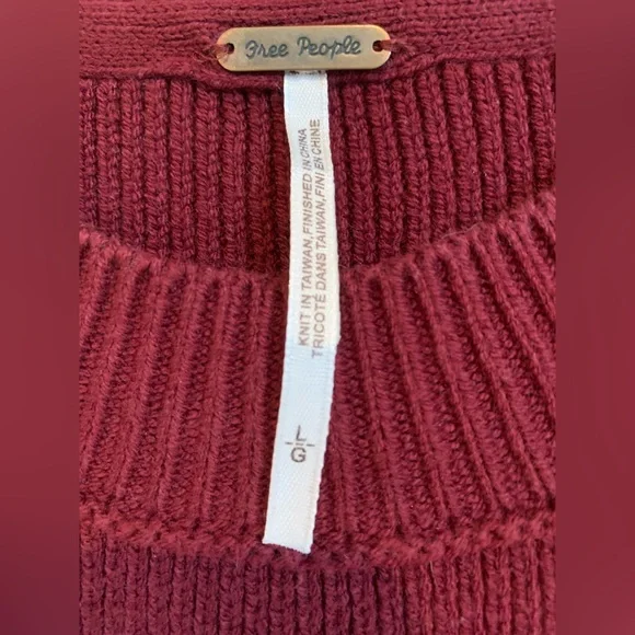 Free People oversized colorblock sweater. Size L. Can fit up to XXL. - Picture 5 of 6